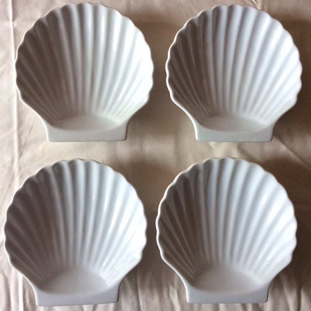 White Seashell plates (4)